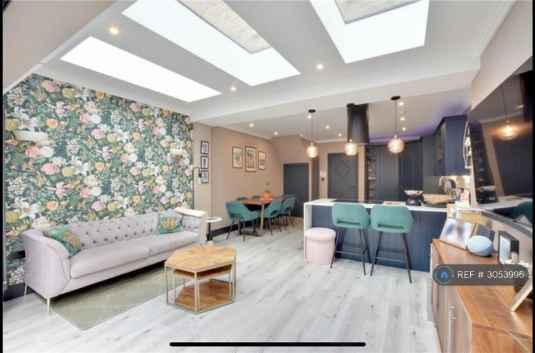4 bedroom house in Trafalgar Grove, London, SE10 (4 bed) (#3053996)
