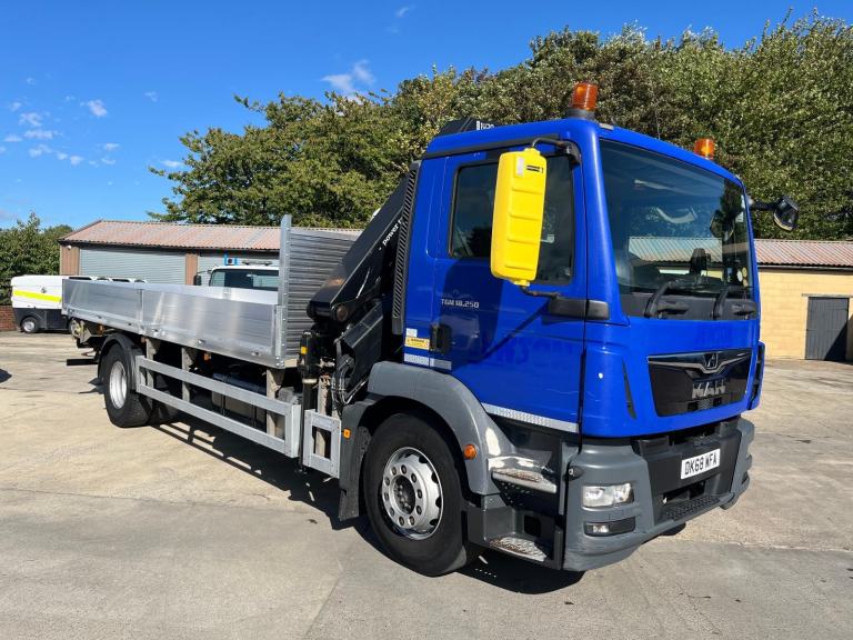 2018 68 MAN TGM 18.250 18 ton drop side with hmf 1420 CRANE HIAB 