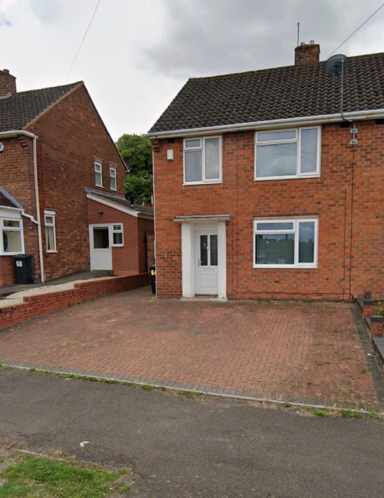 3 bed house available for rent, off road parking