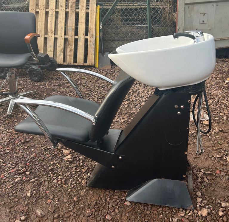 Stylish hairdresser backwash units in very good condition 
