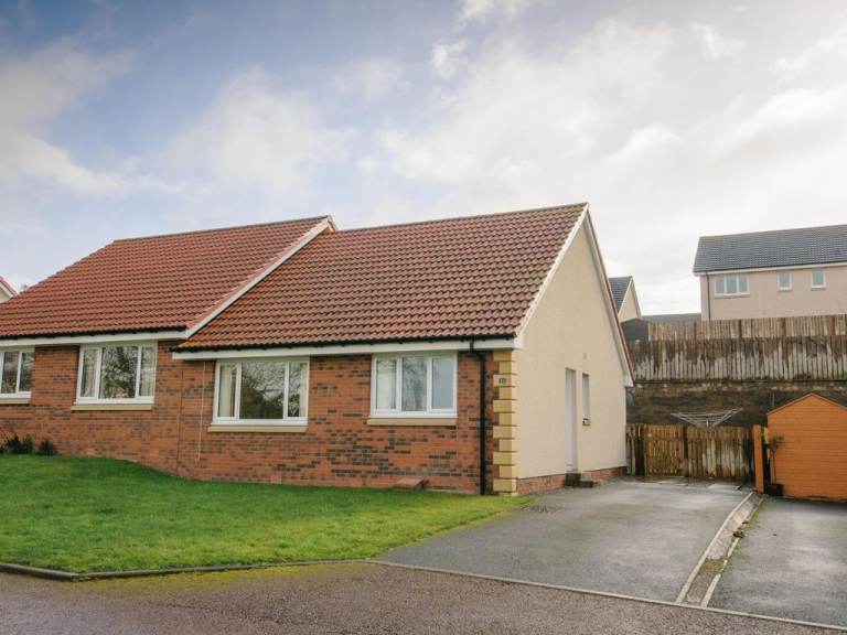 2 bed bungalow available July 2026