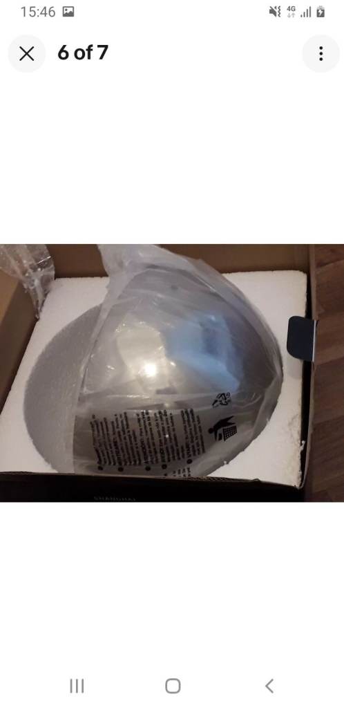 Glass shade ceiling light fitting 