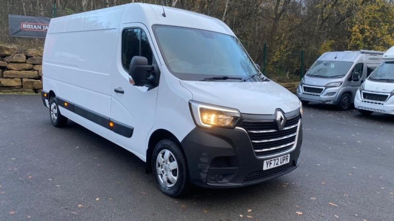  Renault Master LM35dCi 135 Business+ Medium Roof Van Diesel