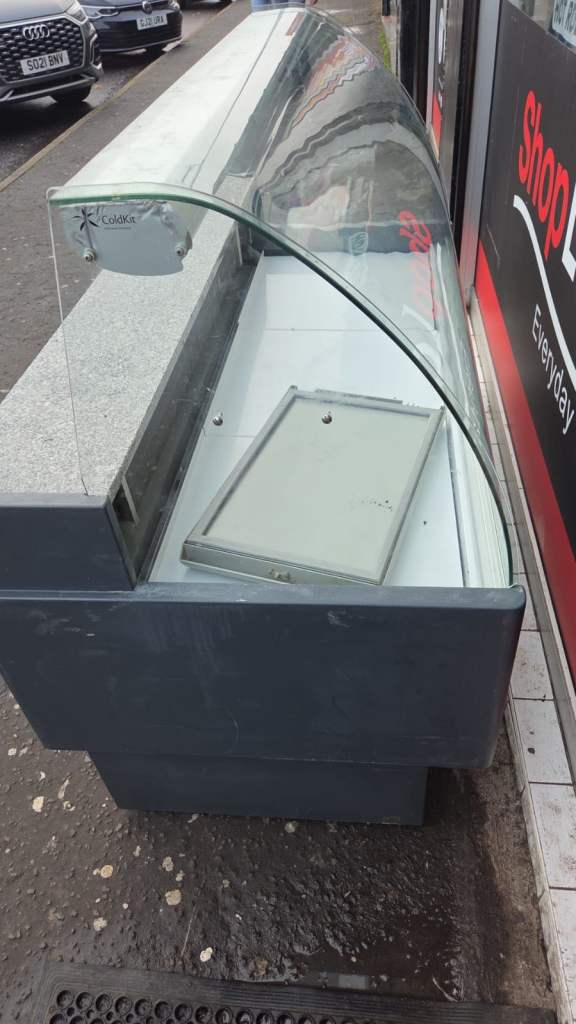 Counter display fridge 