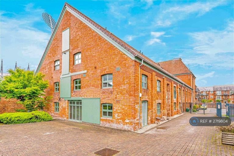 2 bedroom flat in The Malthouse, Taunton, TA1 (2 bed) (#2719804)