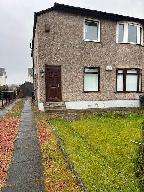 Three Bedroom Main door Flat in Kings Park -G44 5PG- Near All Amenities