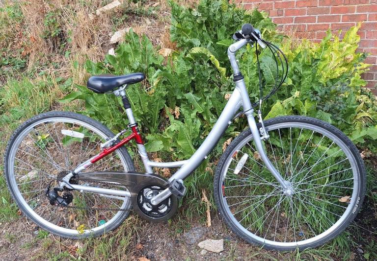 Ladies Raleigh hybrid aluminium frame townbike 