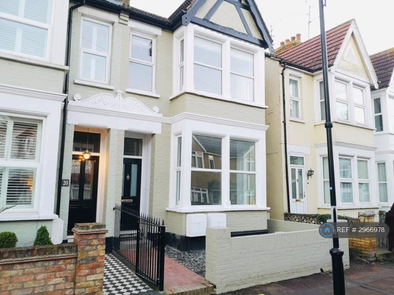 1 bedroom flat in Pall Mall, Leigh-On-Sea, SS9 (1 bed) (#2966978)