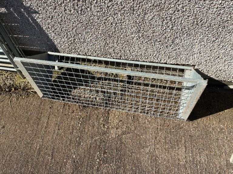 Sheep Hurdles/ Hay Rack/Single Meal Feeder