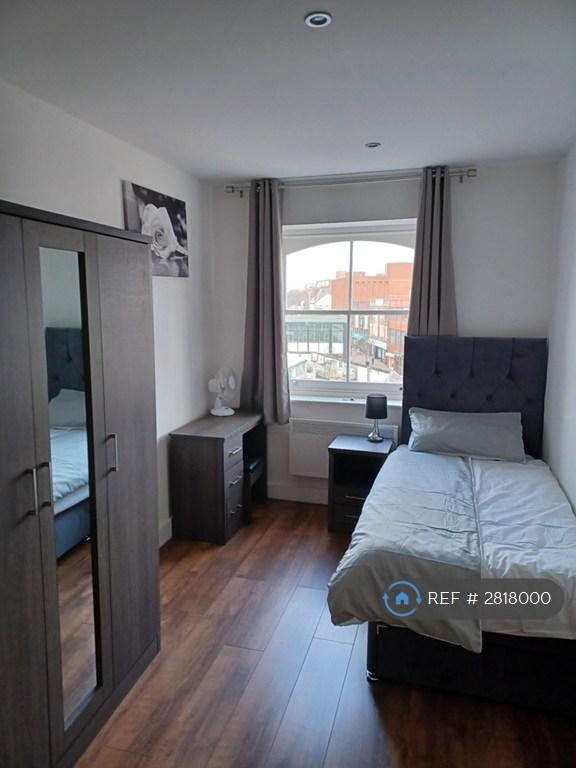 Studio flat in The Webberley, Stoke-On-Trent, ST1 (#2818000)