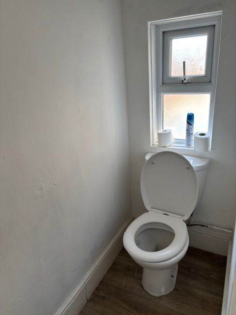 Bargain- Stunning & spacious  fully furnished 5 bed   house on st bedes avenue, blackpool FY4 1AQ 