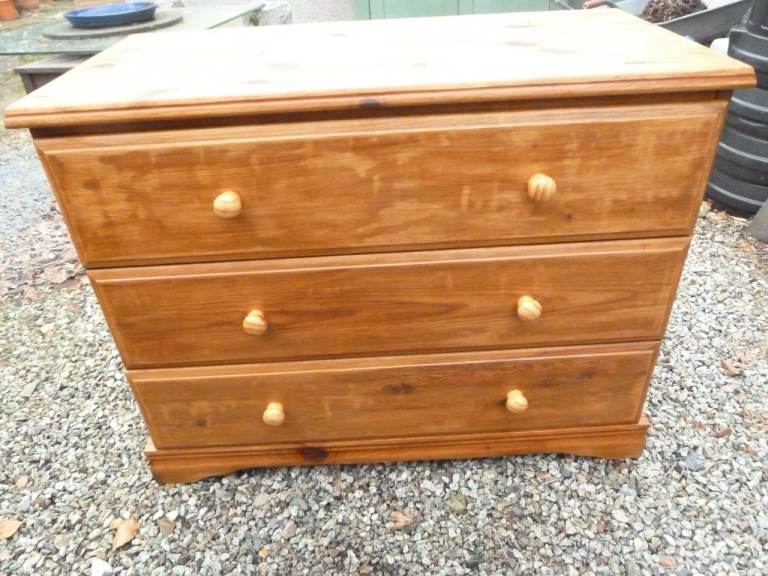 Three Drawer Solid Pine Full Width Chest of Drawers with wooden runners and wooden knob handles
