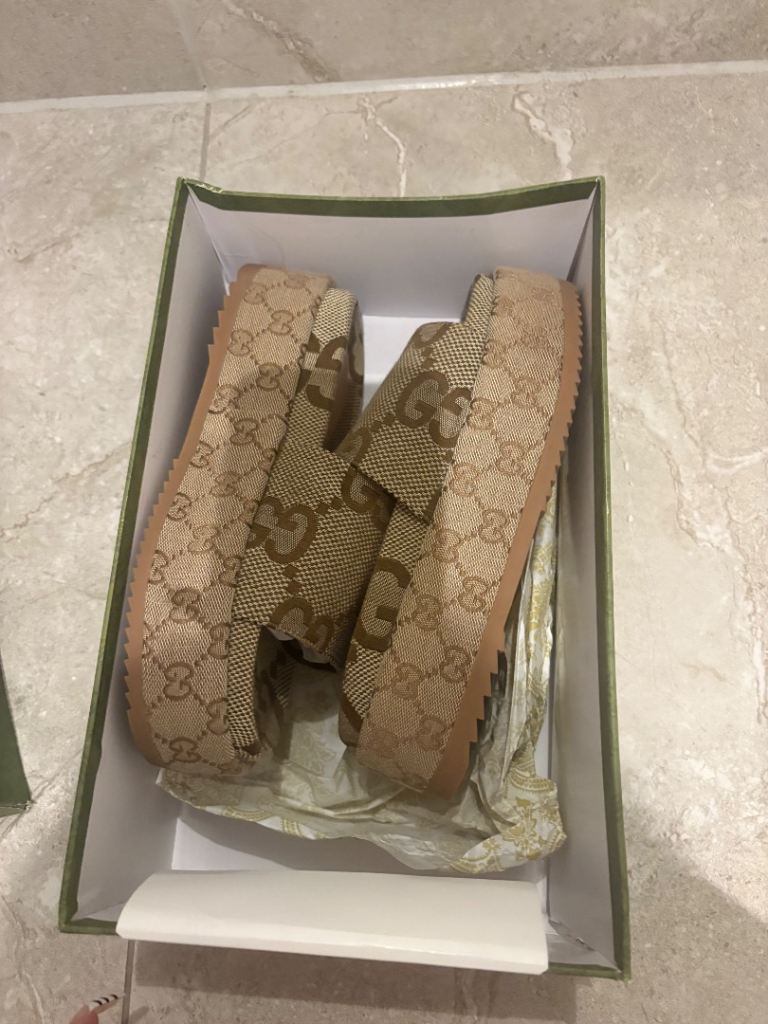 Women’s shoes 