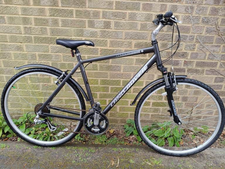 Land Rover Commute 2.9 Hybrid bike in good condition with good tyres, front suspension, mudguards