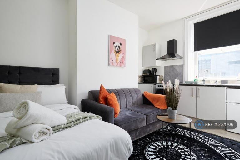 image for Studio flat in Queensgate, Huddersfield, HD1 (#2671706)