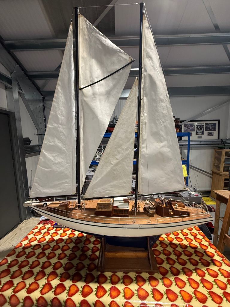 Atlantis 1/20 model two masted sailing schooner