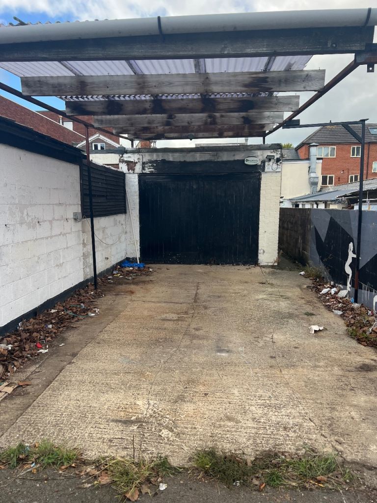 Workshop for rent Gorse Hill, Swindon