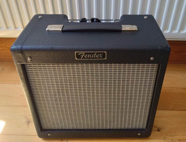Fender Pro Junior 15-Watt Valve Guitar Amplifier