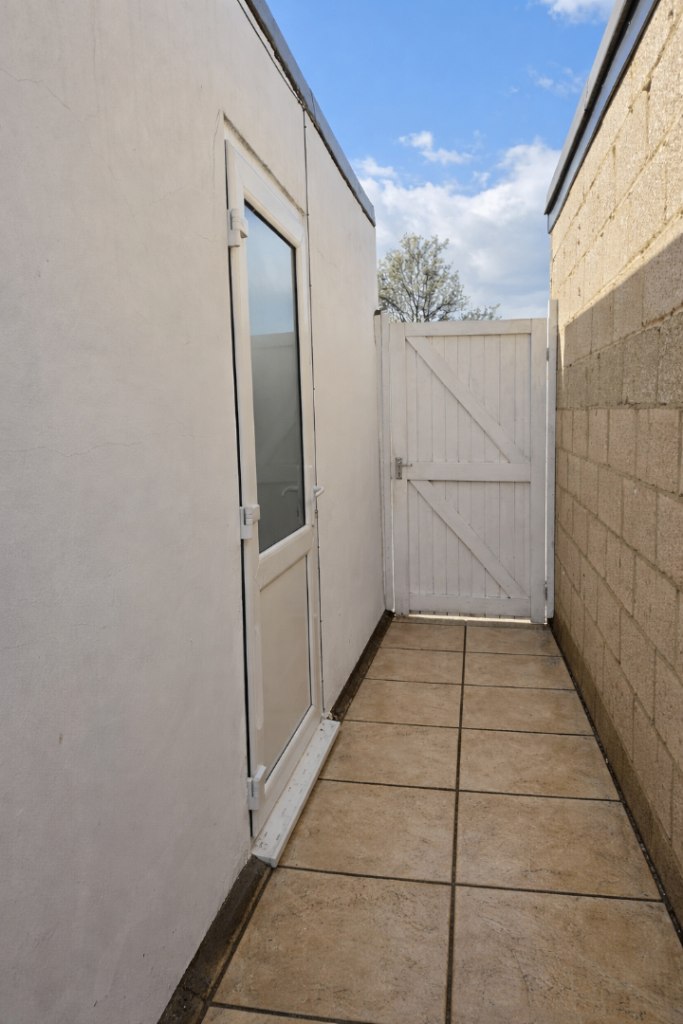 New 1 bedroom studio flat 