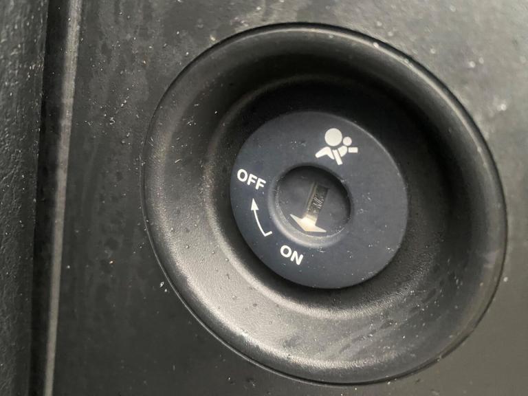 2009 Nissan Qashqai 1.6 Visia 5dr HATCHBACK PETROL Manual