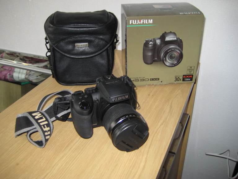 Fujifilm Finepix HS30EXR DLSR camera