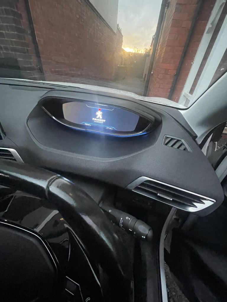 Peugeot, 3008, Hatchback, registered 30/09/2017, Manual, 1560 (cc), 5 doors