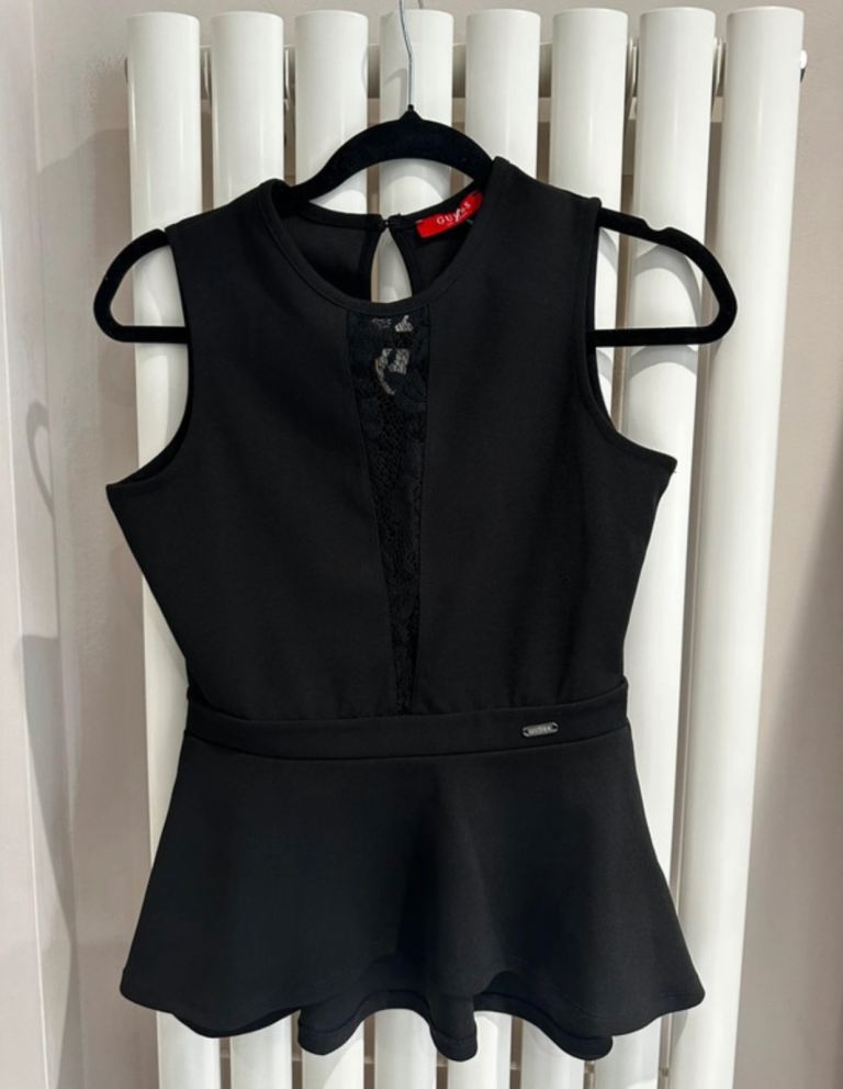 Lady’s peplum guess top