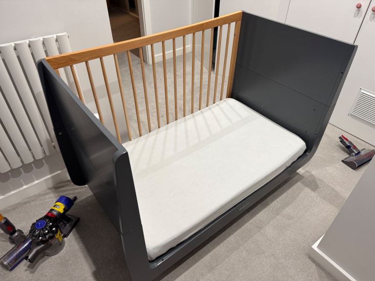 SnuzKot Skandi Cot Bed + SnuzSurface mattress