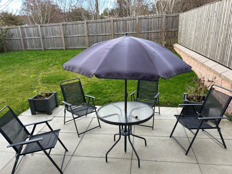 Garden table set (1 table, 4 folding chairs, 1 parasol)