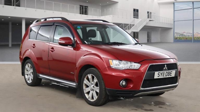 2011 Mitsubishi Outlander 2011 2.2 DI-D GX4 7 SEATER ST AUTO SAT NAV RED FULL LEATHER SERVICE HIS...