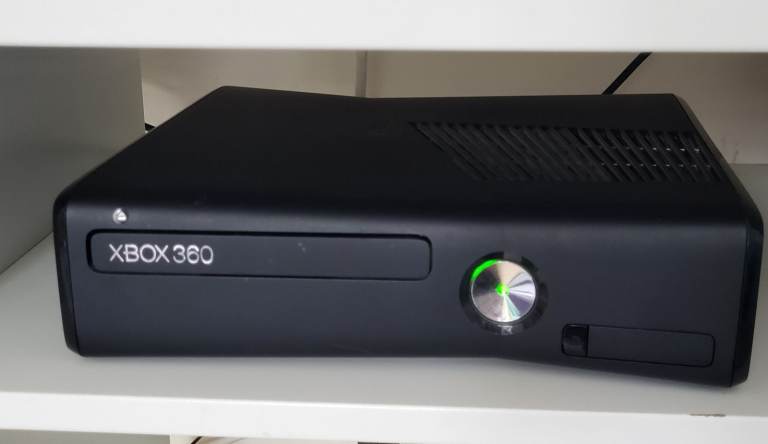 Xbox 360 Console with Controller and 6 Games
65£
