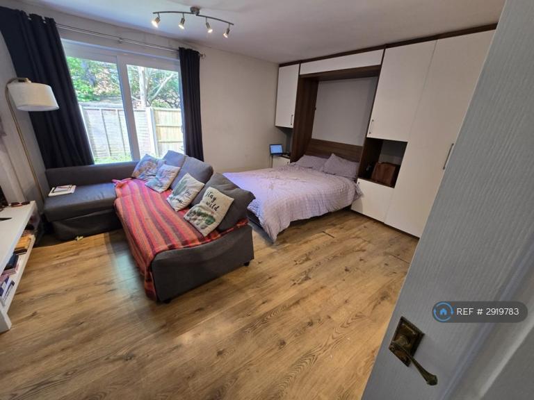 Studio flat in Maiden Place, Lower Earley, Reading, RG6 (#2919783)