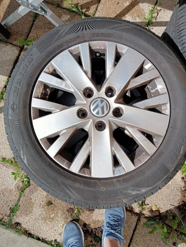 vw 4 alloys and tyres