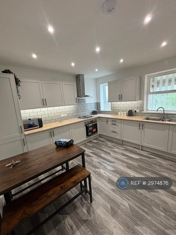 1 bedroom in Endike Lane, Hull, HU6 (#2974876)