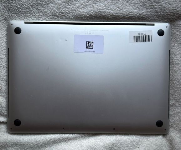 Apple MacBook Pro 15” (2018) | i7 6-Core | 16GB | 256GB | Radeon