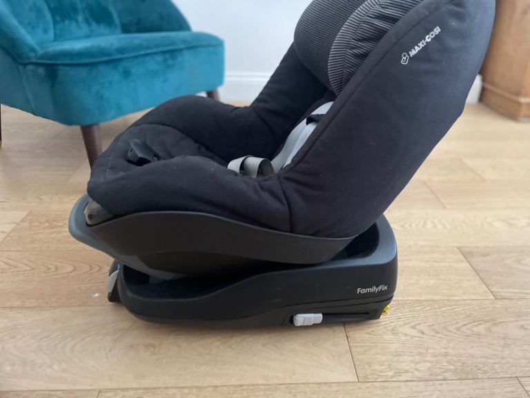 Maxi-Cosi FamilyFix Car Seat Base and Pearl Car Seat – Good Condition