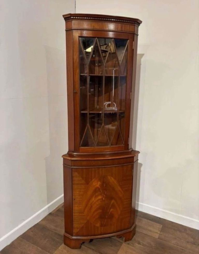 Elegant Corner Display Cabinet with Glass Door – Good Condition
