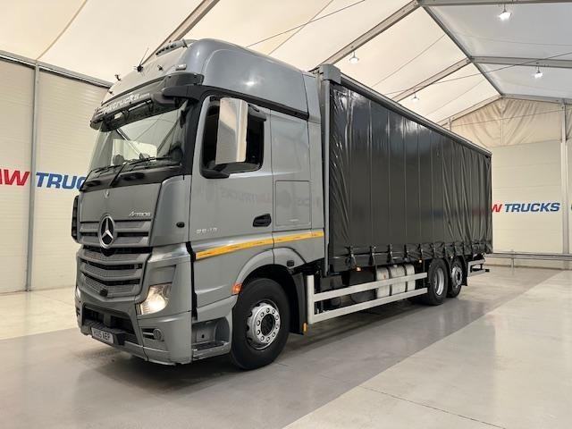 Mercedes-Benz Actros 2545 6x2 Sleeper Cab Curtainsider 