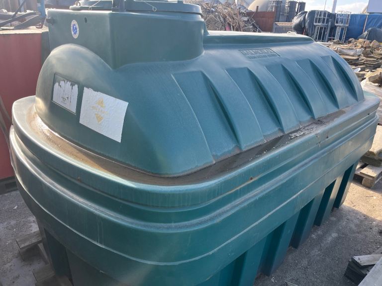 2500l bunded oil tank