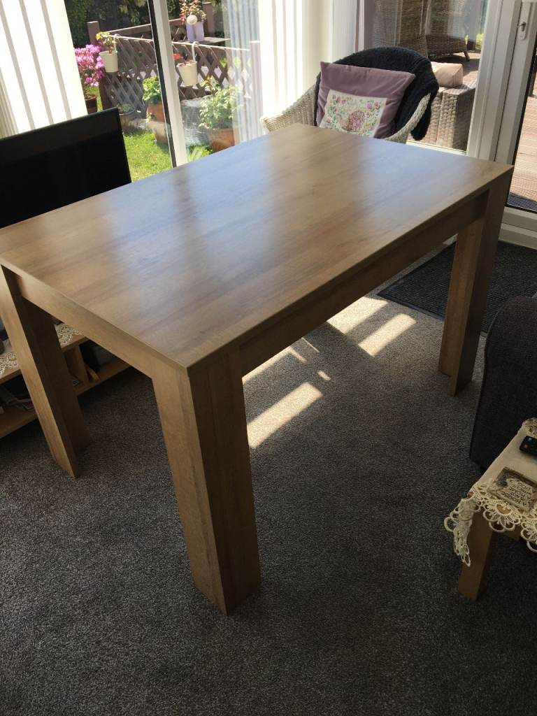 Modern dining table (£45 ono)