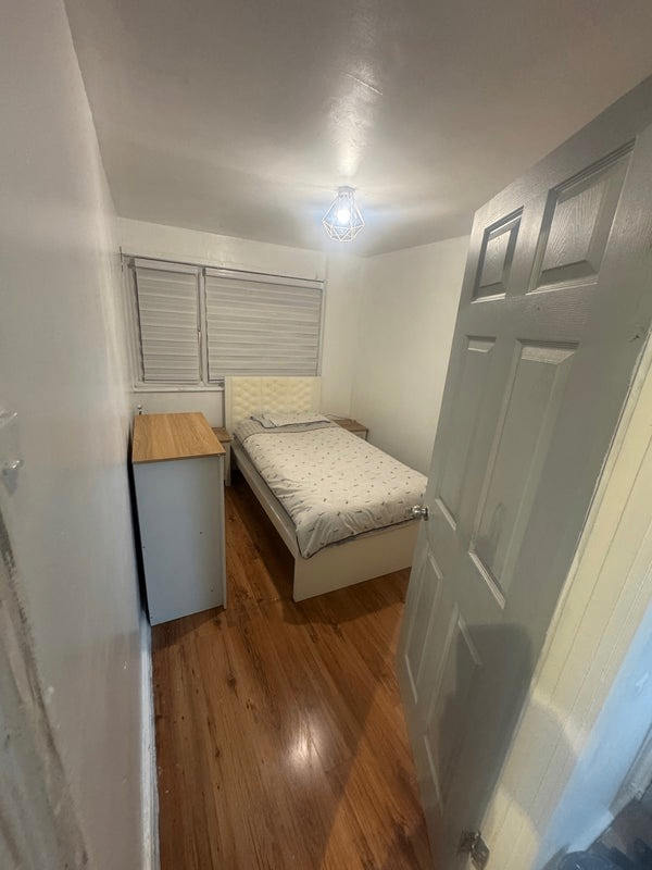 Spacious single room available in CR0 8LG