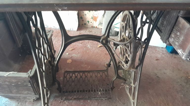 Old Singer Sewing Machine with Cast Iron Base