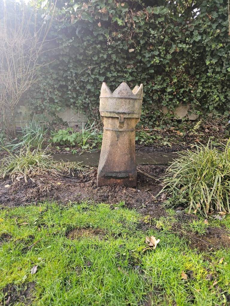 Crown chimney pots