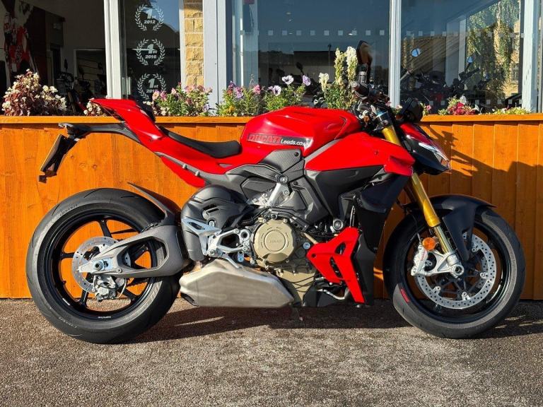 DUCATI STREETFIGHTER V4 S
