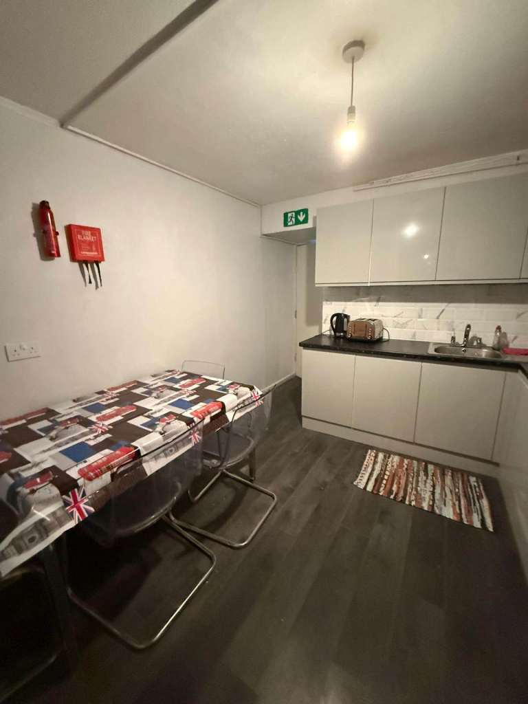 🏡 FANTASTIC DOUBLE ROOM IN STRATFORD 🔑