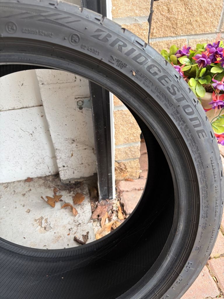 Bridgestone potenza s001 245/35/18 92Y RFT bmw star rated 4.5mm tread