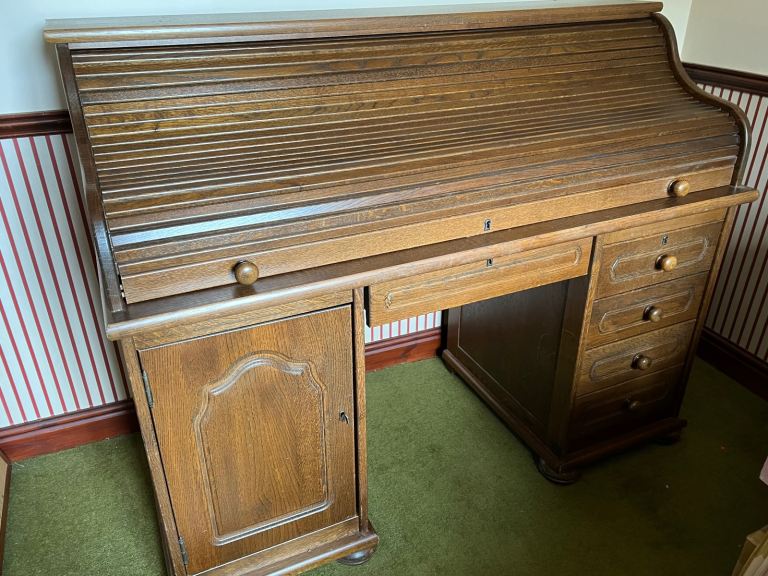 Roll top desk. 