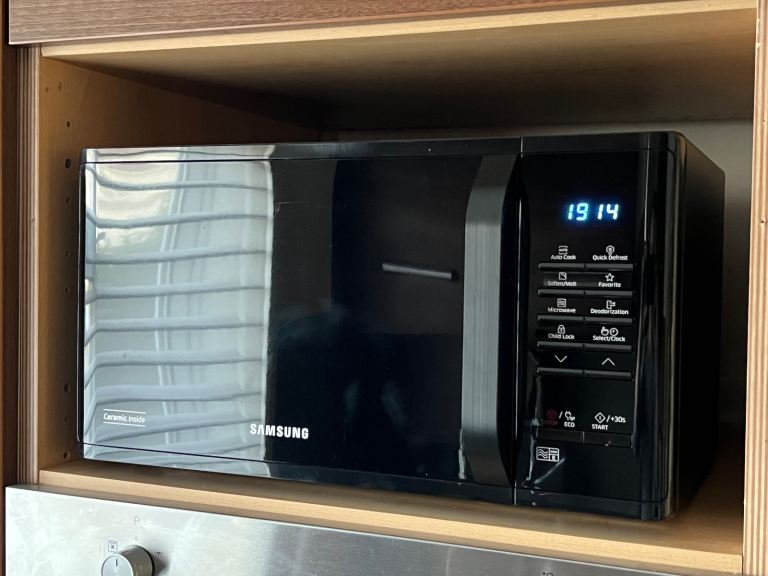 Samsung Microwave in Black 