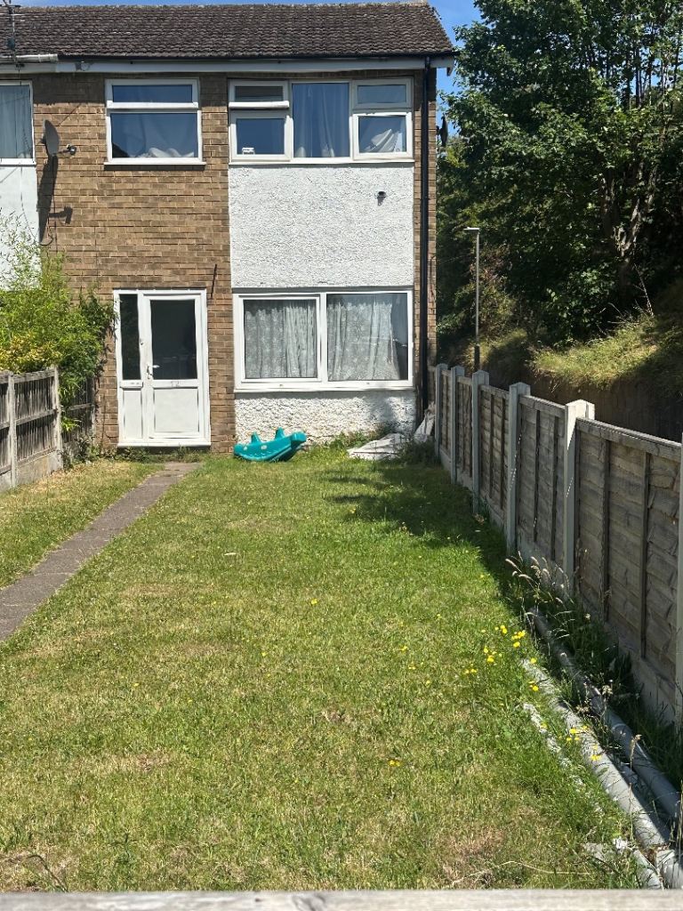 3 bedroom house available immediately 