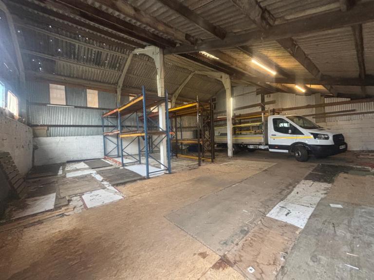Barn/warehouse to rent 2000sqft